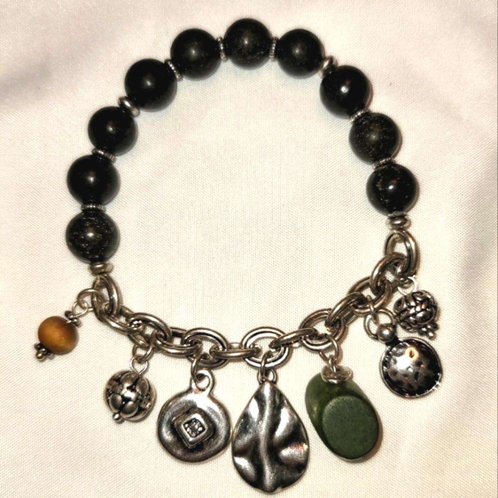 Chico's Green beads and chain with charms